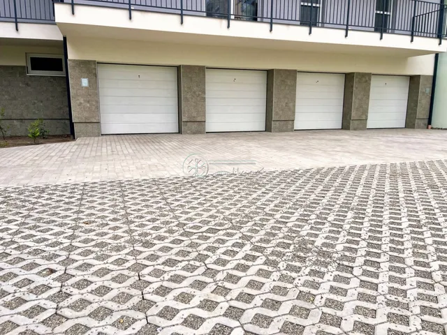 Kiadó garázs Szeged 15 nm