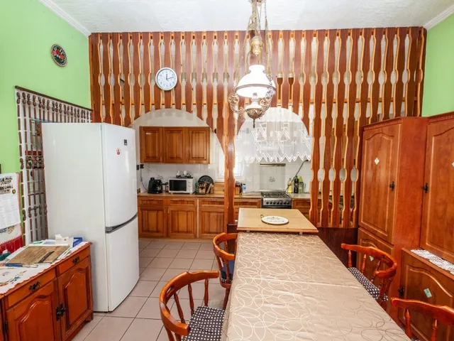 Eladó ház Iklad 219 nm