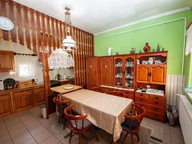 Eladó ház Iklad 219 nm