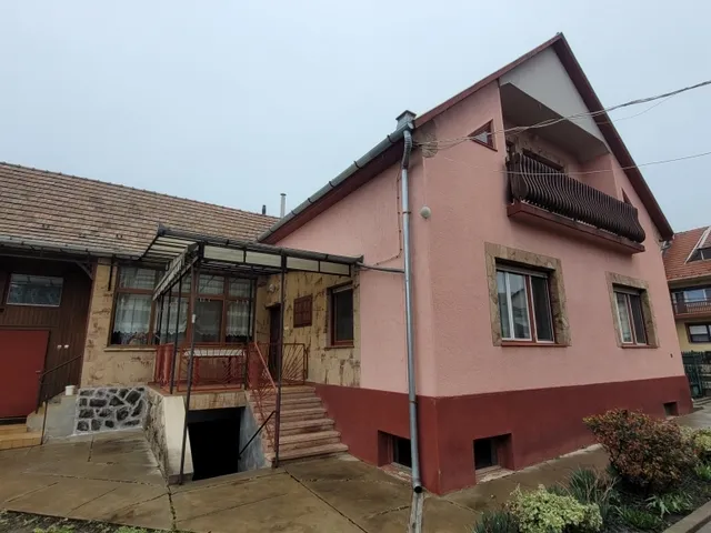 Eladó ház Iklad 176 nm
