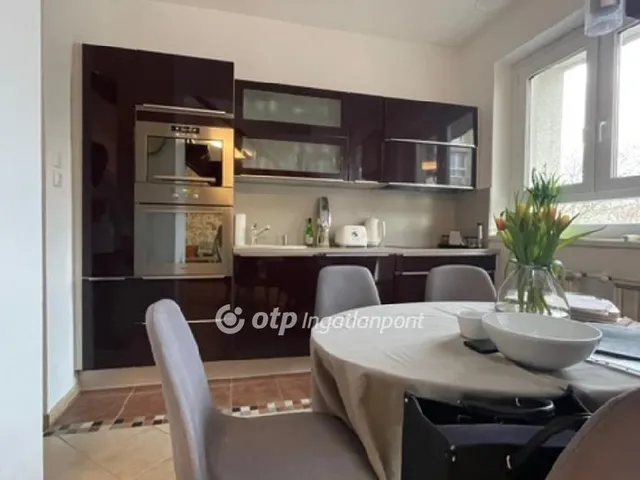 Eladó lakás Budapest XIV. kerület, Zugló 275 nm