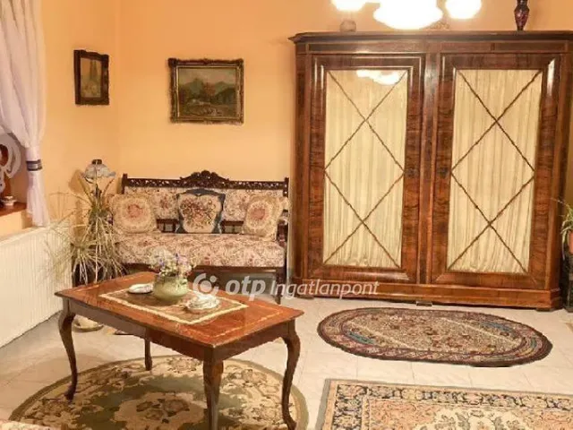 Eladó ház Budapest III. kerület, Testvérhegy 240 nm