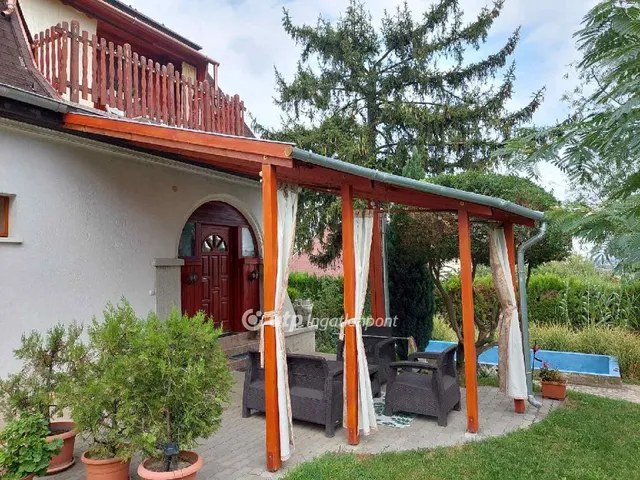 Eladó ház Budapest III. kerület, Testvérhegy 240 nm