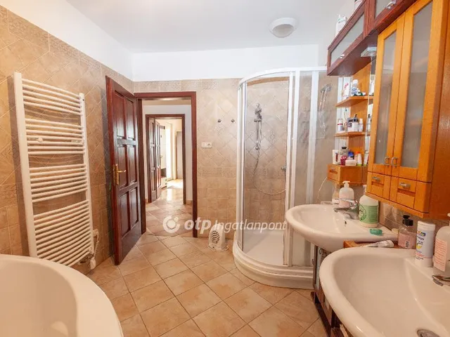 Eladó ház Csömör 309 nm