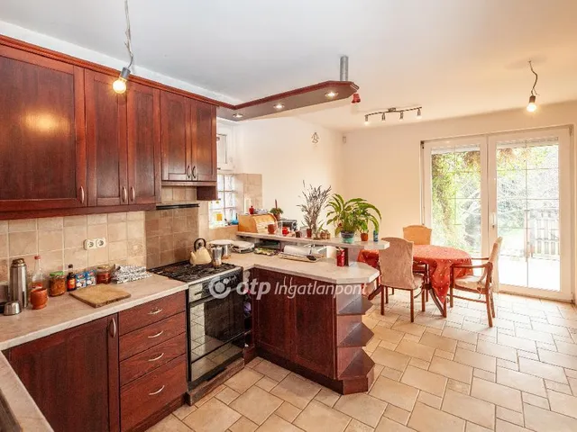 Eladó ház Csömör 309 nm