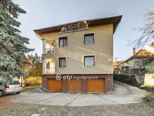 Eladó lakás Budapest XVI. kerület, Árpádföld 138 nm