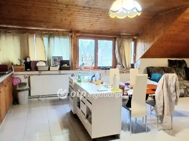Eladó ház Budapest XVI. kerület, Rákosszentmihály 210 nm