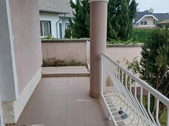 Eladó ház Budapest XVI. kerület, Árpádföld 460 nm