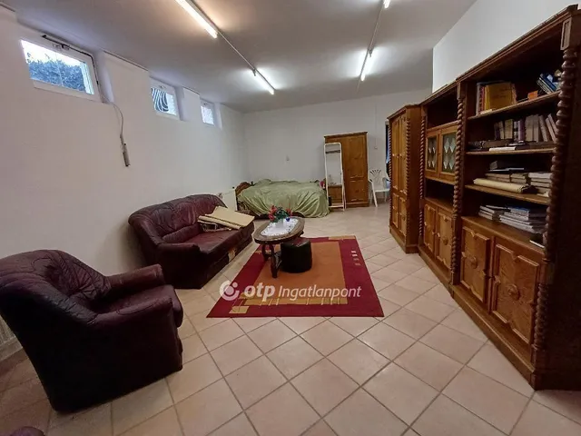 Eladó ház Budapest XVI. kerület, Árpádföld 460 nm