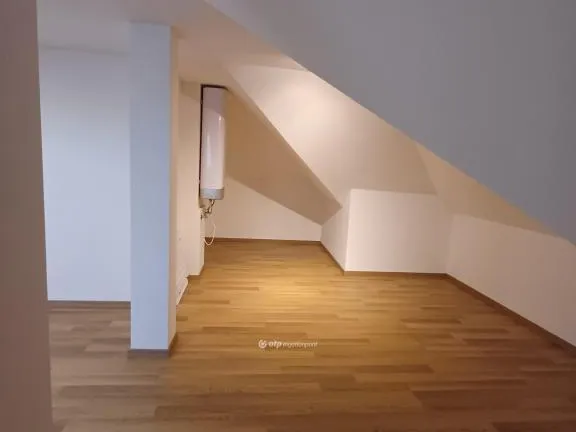 Eladó ház Budapest XVI. kerület, Árpádföld 460 nm