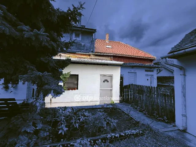 Eladó ház Budapest IV. kerület, Megyer 94 nm