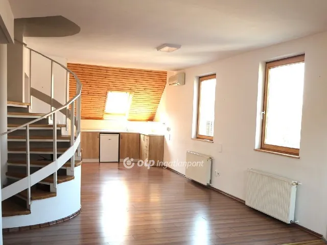 Eladó ház Budapest XIV. kerület, Herminamező 330 nm