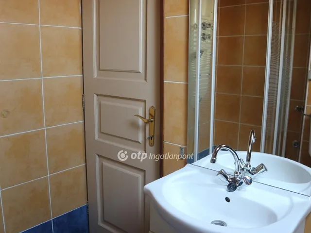 Eladó ház Budapest XIV. kerület, Herminamező 330 nm