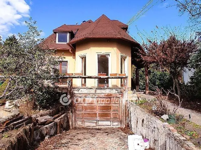 Eladó ház Budapest XVI. kerület, Árpádföld 241 nm