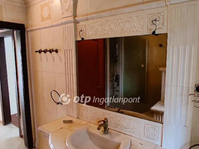 Eladó ház Budapest XVI. kerület, Árpádföld 241 nm