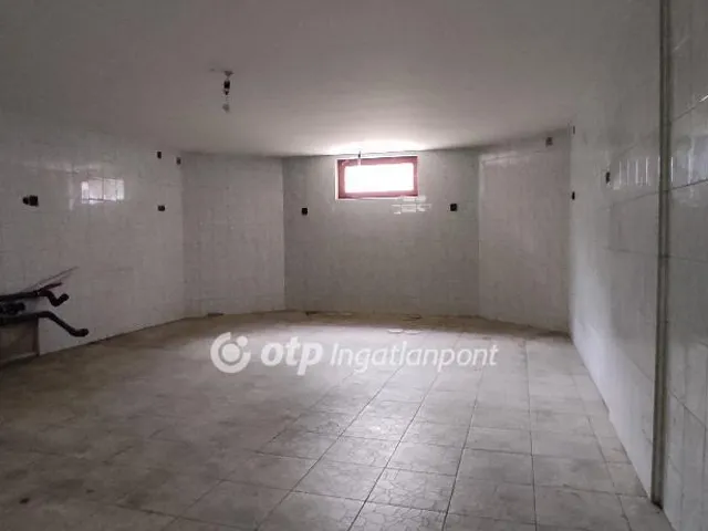 Eladó ház Budapest XVI. kerület, Árpádföld 241 nm