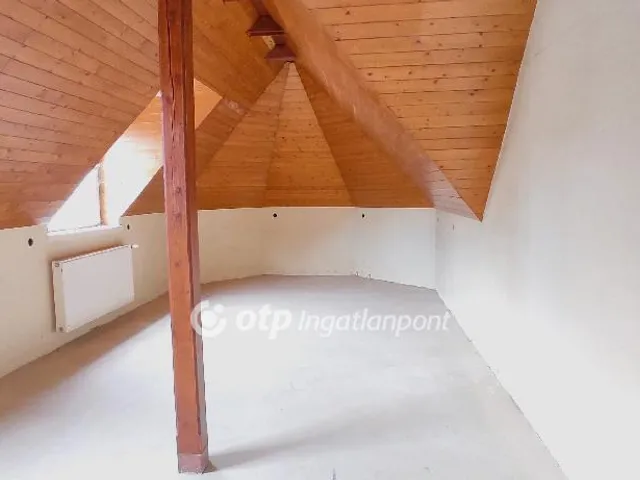 Eladó ház Budapest XVI. kerület, Árpádföld 241 nm