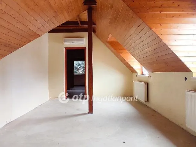 Eladó ház Budapest XVI. kerület, Árpádföld 241 nm