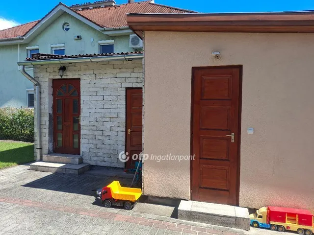 Eladó ház Budapest XVI. kerület, Sashalom 270 nm