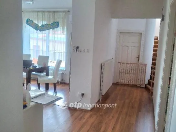 Eladó ház Budapest XVI. kerület, Sashalom 270 nm