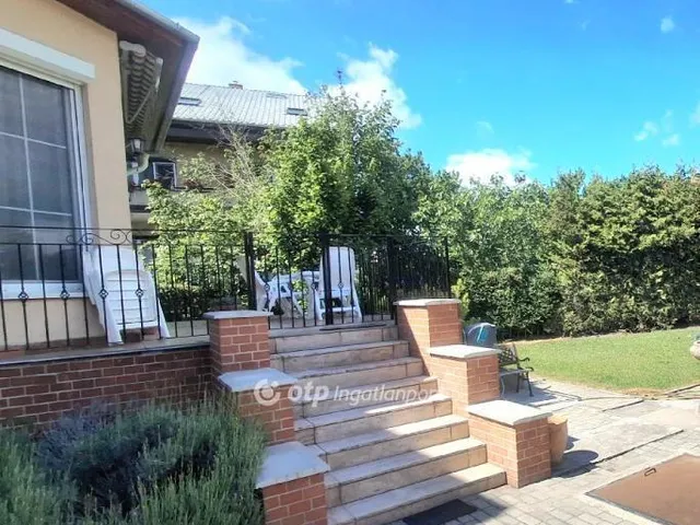 Eladó ház Budapest XVI. kerület, Sashalom 270 nm