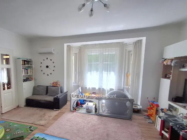 Eladó ház Budapest XVI. kerület, Sashalom 270 nm