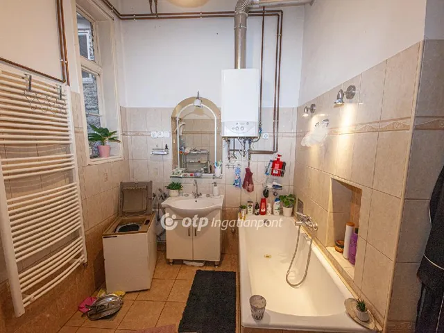 Eladó lakás Budapest VI. kerület, Nagykörúton belüli terület 71 nm