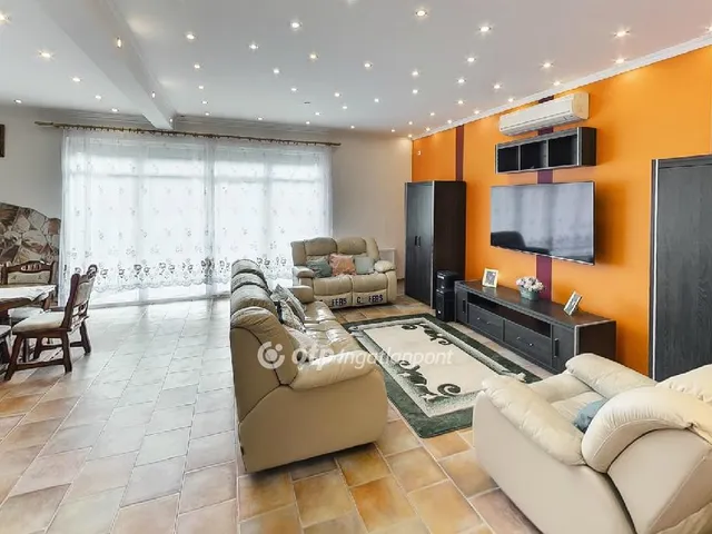 Eladó ház Csomád 162 nm