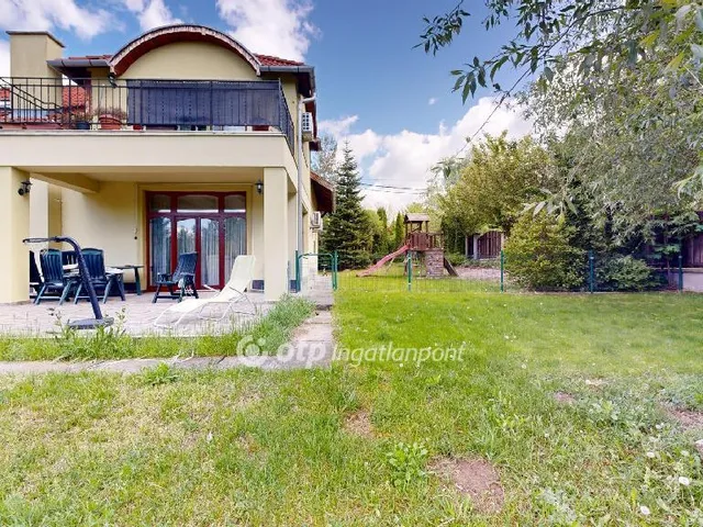 Eladó ház Szada 252 nm