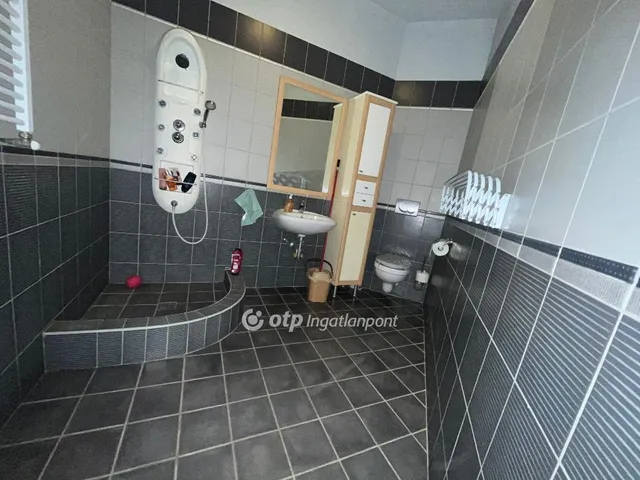 Eladó ház Csömör 310 nm