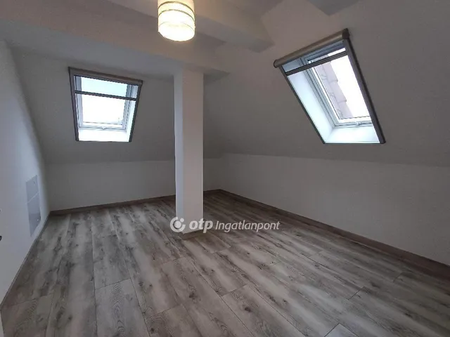 Eladó ház Budapest XVI. kerület, Árpádföld 460 nm