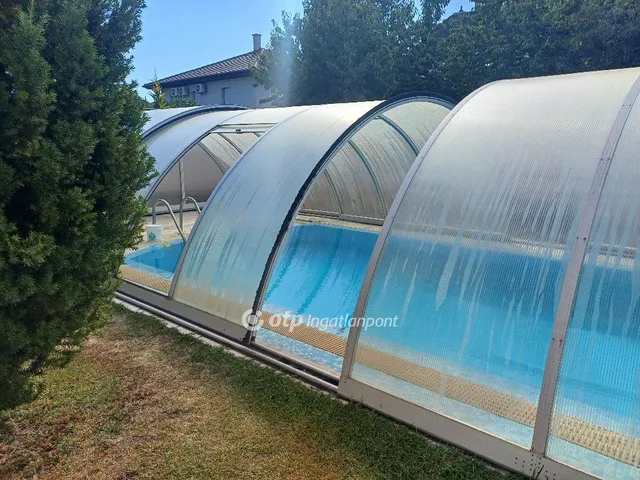 Eladó ház Budapest XVI. kerület, Árpádföld 460 nm