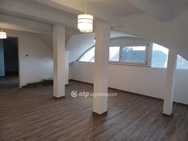 Eladó ház Budapest XVI. kerület, Árpádföld 460 nm