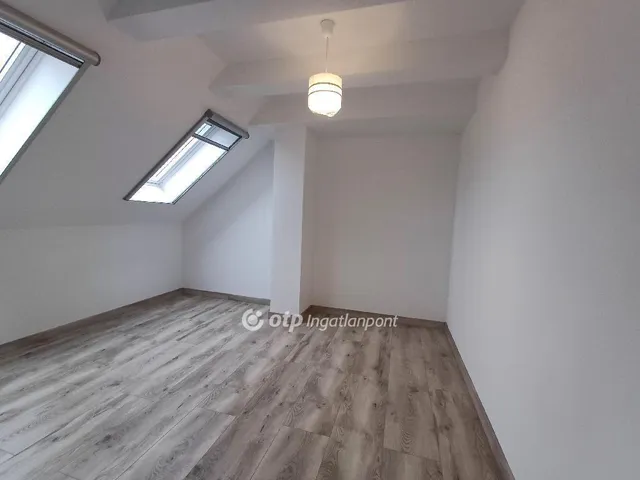 Eladó ház Budapest XVI. kerület, Árpádföld 460 nm