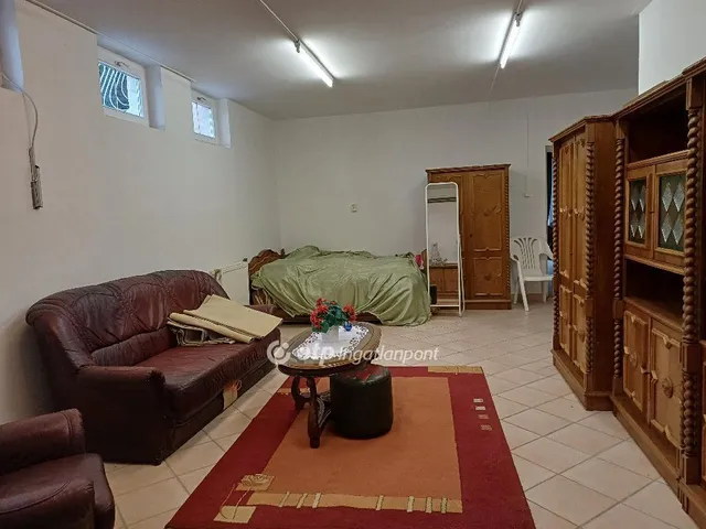 Eladó ház Budapest XVI. kerület, Árpádföld 460 nm