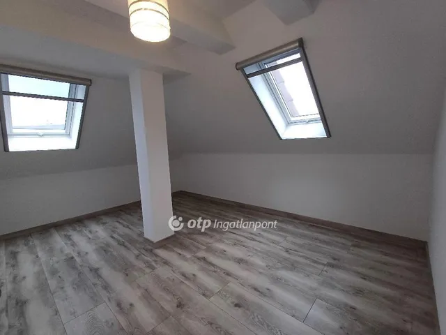 Eladó ház Budapest XVI. kerület, Árpádföld 460 nm