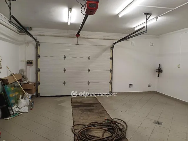 Eladó ház Budapest XVI. kerület, Árpádföld 460 nm