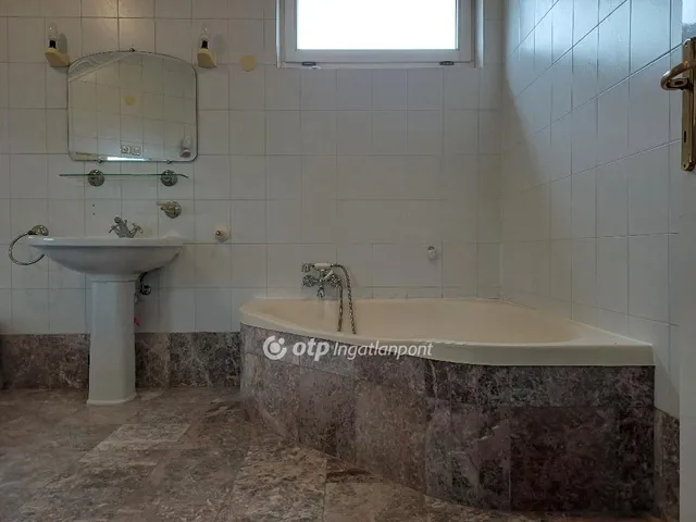 Eladó ház Budapest XVI. kerület, Sashalom 235 nm