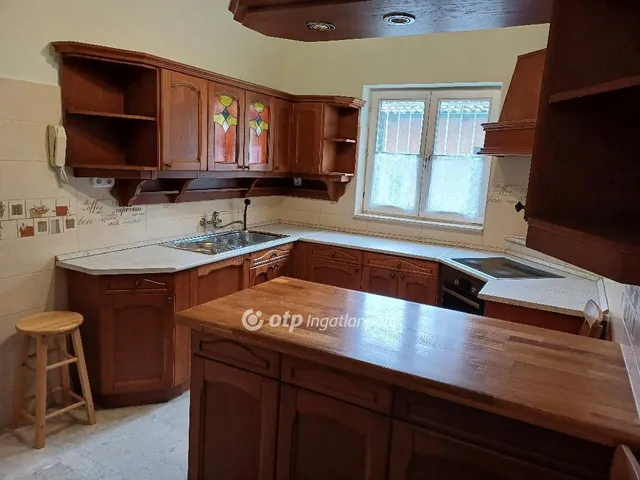 Eladó ház Budapest XVI. kerület, Sashalom 235 nm