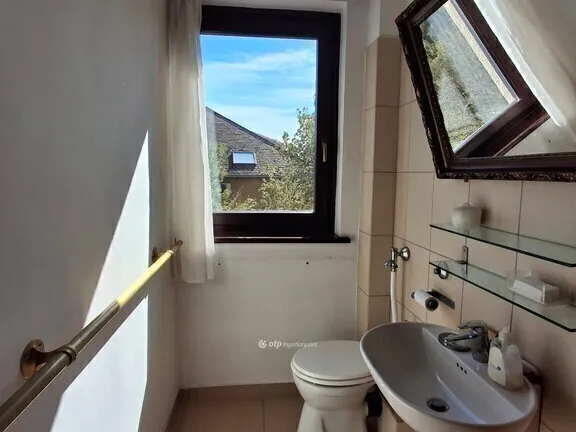 Eladó ház Budapest II. kerület, Szemlőhegy 212 nm