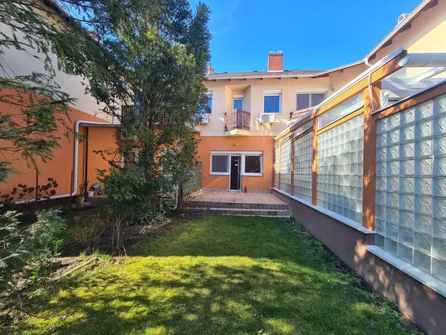 Kiadó ház Debrecen, Csigekert 120 nm