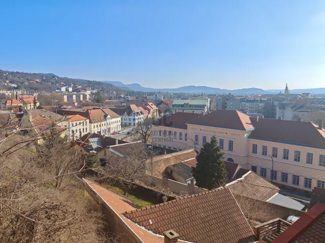 Eladó kereskedelmi és ipari ingatlan Esztergom 488 nm