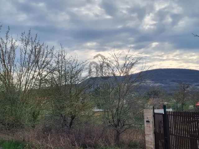 Eladó telek Esztergom, Búbánatvölgy 740 nm