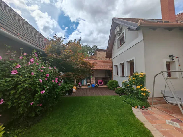 Eladó ház Esztergom, Szenttamás 140 nm