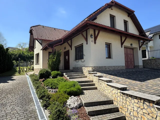 Eladó ház Csolnok 224 nm
