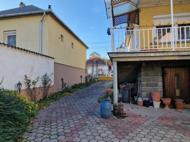 Eladó ház Nyergesújfalu 175 nm