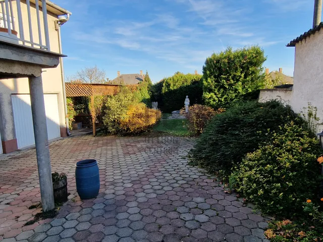 Eladó ház Nyergesújfalu 175 nm