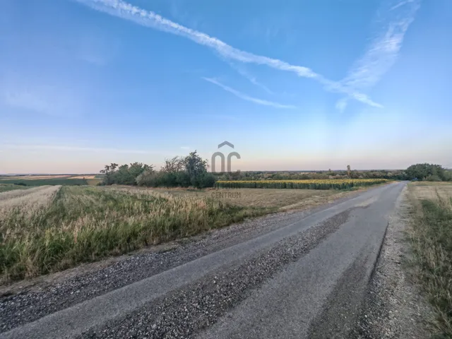 Eladó telek Pázmánd 1684 nm