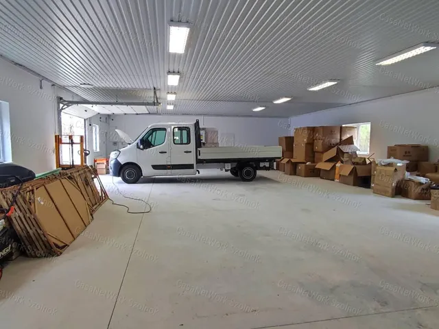 Kiadó kereskedelmi és ipari ingatlan Szolnok 400 nm