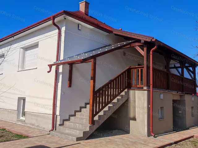 Eladó ház Cserkeszőlő 233 nm